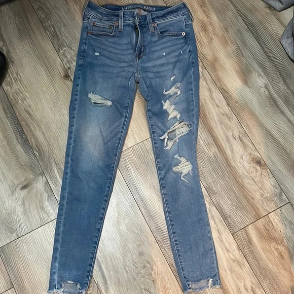 American Eagle Jegging Jeans Ankle Cropped Distressed Holes Size 4 Short - Picture 1 of 2
